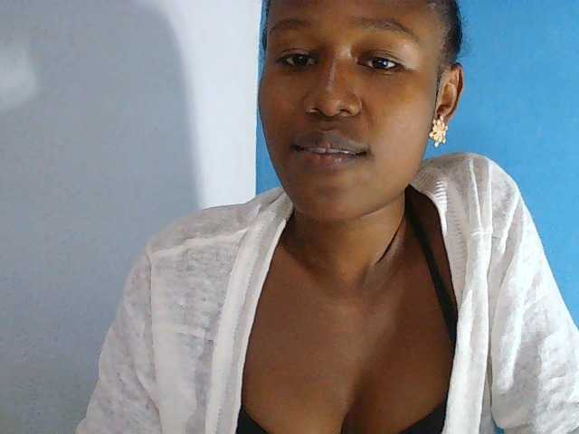Zinah1 live cam on BongaCams