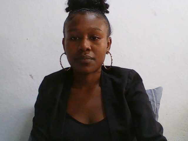 Zinah1 live cam on BongaCams