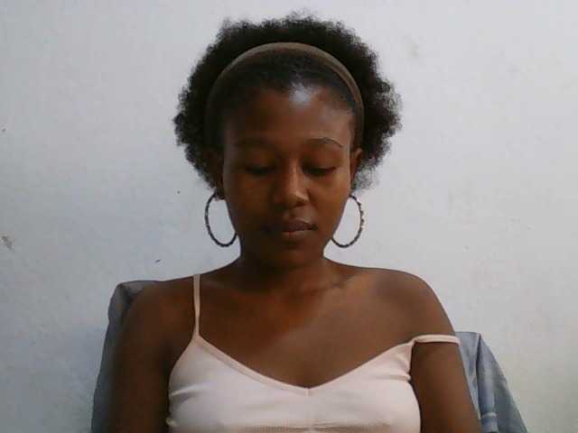 Zinah1 live cam on BongaCams