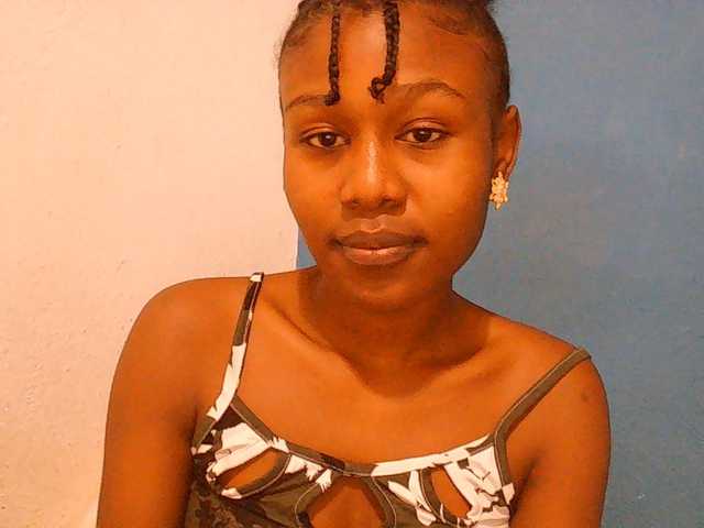 Zinah1 live cam on BongaCams