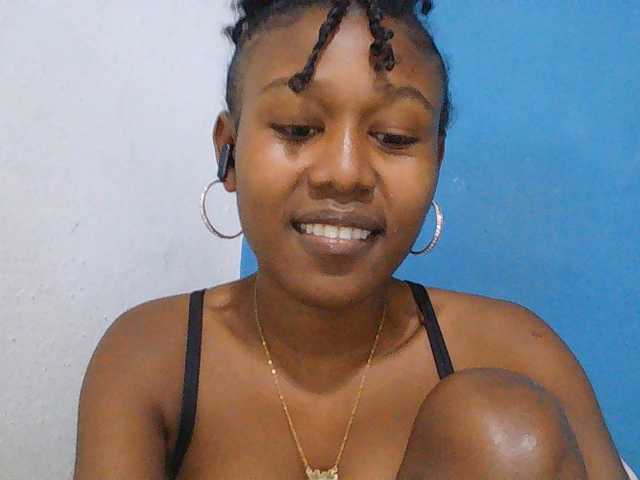 Zinah1 live webcam show