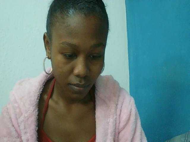 Zinah1 live cam on BongaCams