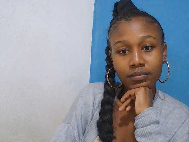 Zinah1 live webcam show