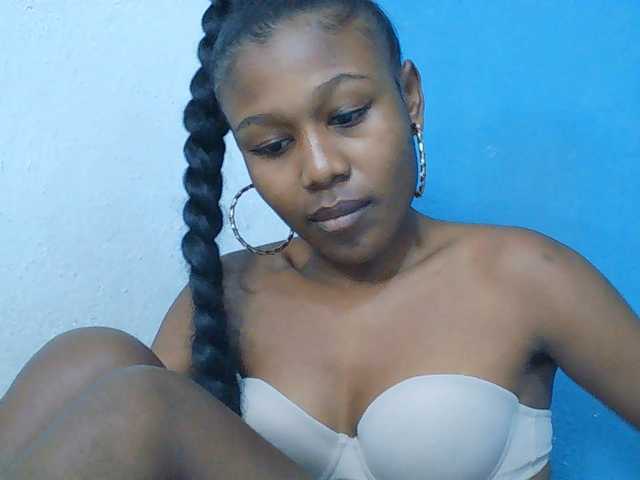 Zinah1 live webcam show