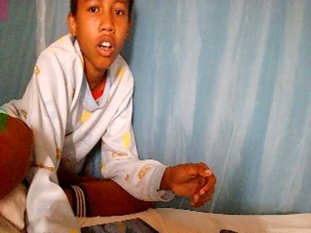 Zinah1 live cam on BongaCams