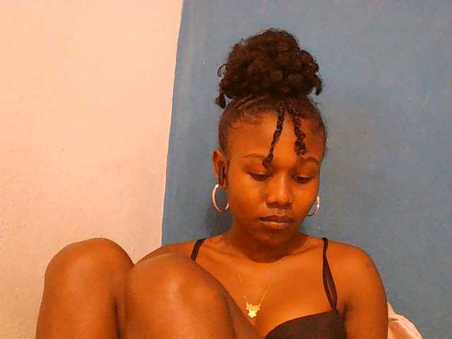 Zinah1 live webcam show