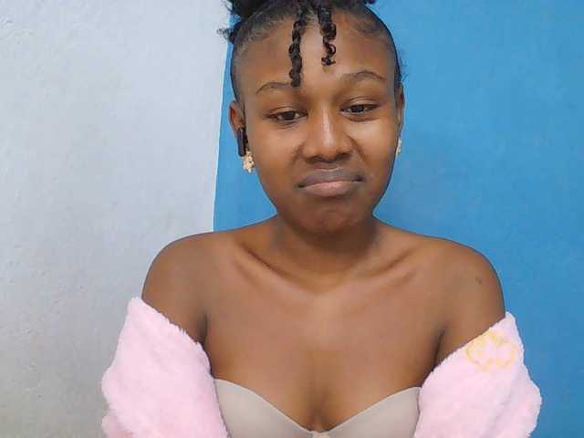 Zinah1 live webcam show