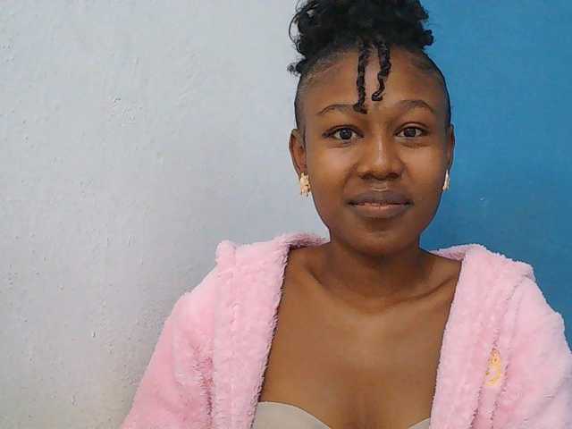 Zinah1 live webcam show