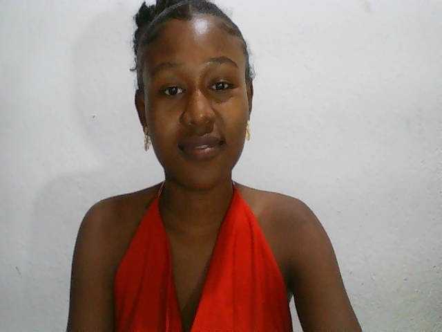 Zinah1 live cam on BongaCams