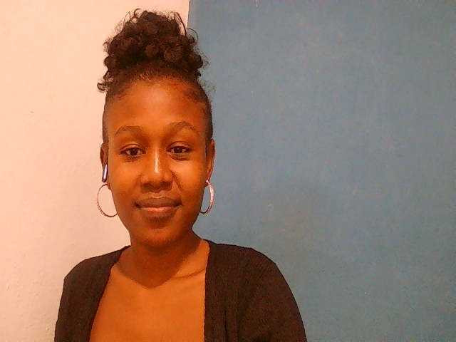 Zinah1 live cam on BongaCams