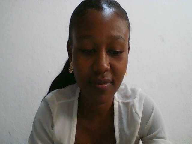 Zinah1 live cam on BongaCams