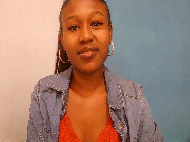 Zinah1 live cam on BongaCams
