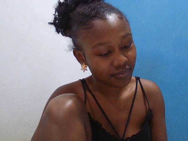 Zinah1 live webcam show