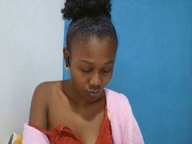 Zinah1 live webcam show