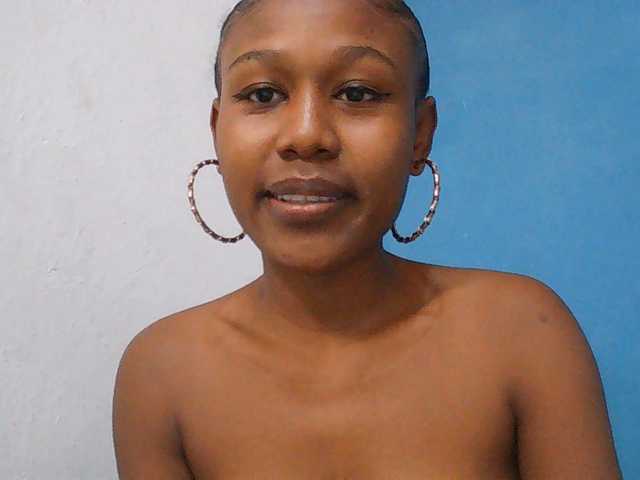 Zinah1 live webcam show