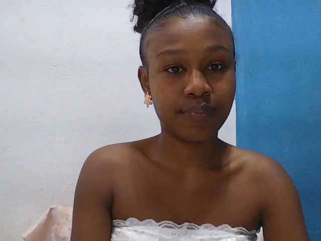 Zinah1 live webcam show