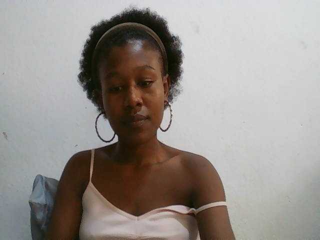 Zinah1 live cam on BongaCams