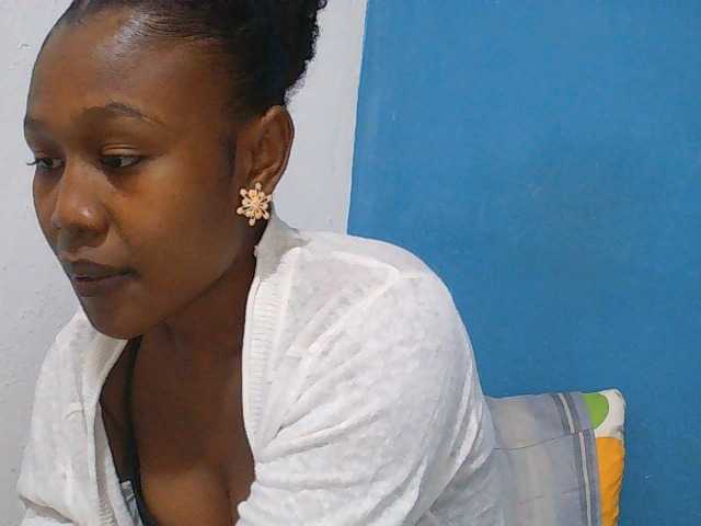 Zinah1 live cam on BongaCams