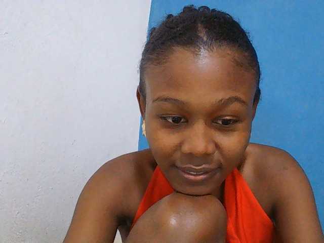 Zinah1 live cam on BongaCams