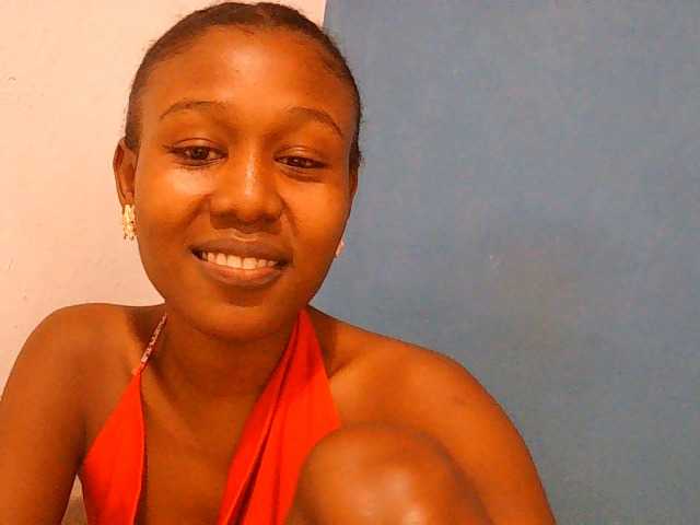 Zinah1 live cam on BongaCams
