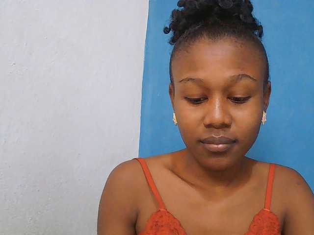 Zinah1 live webcam show