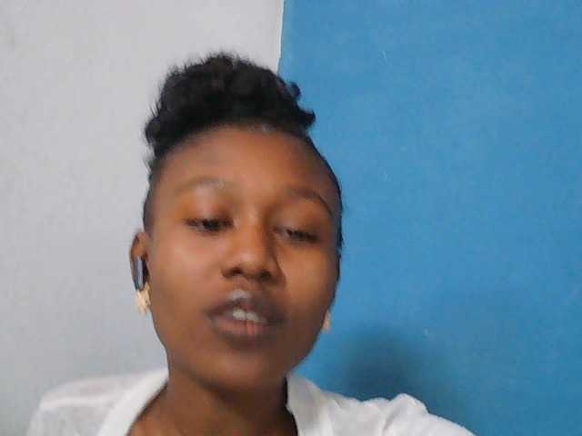 Zinah1 live cam on BongaCams