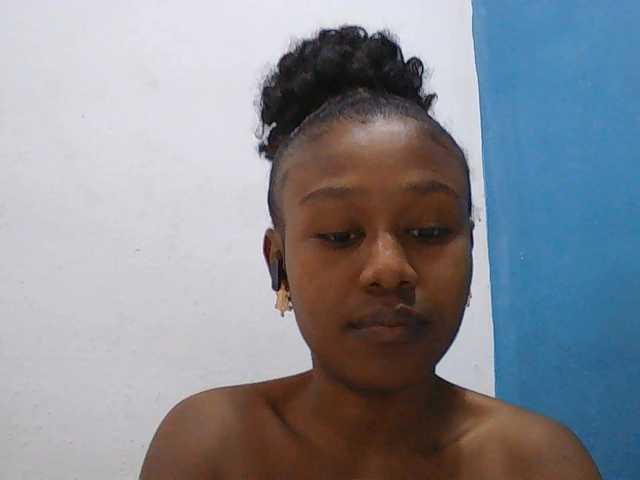 Zinah1 live webcam show