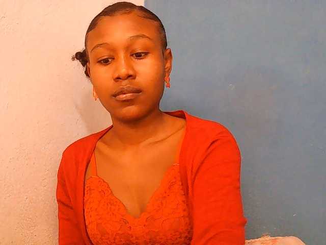 Zinah1 live cam on BongaCams
