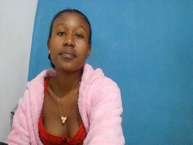 Zinah1 live cam on BongaCams