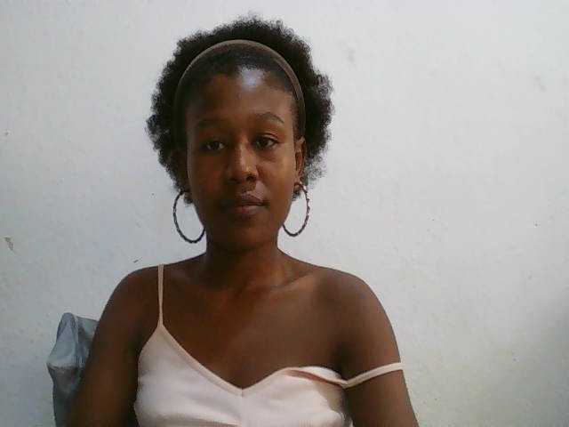 Zinah1 live cam on BongaCams