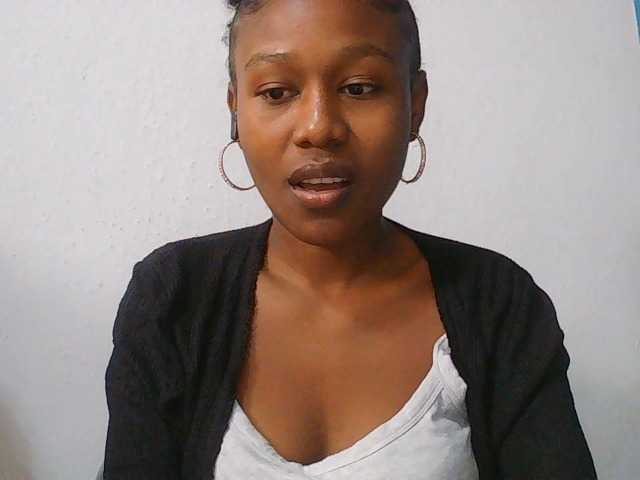 Zinah1 live cam on BongaCams