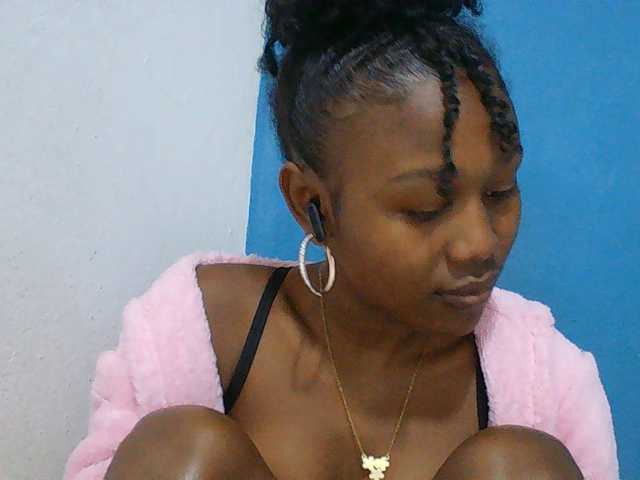 Zinah1 live webcam show