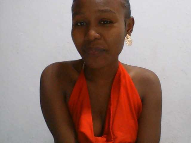 Zinah1 live cam on BongaCams