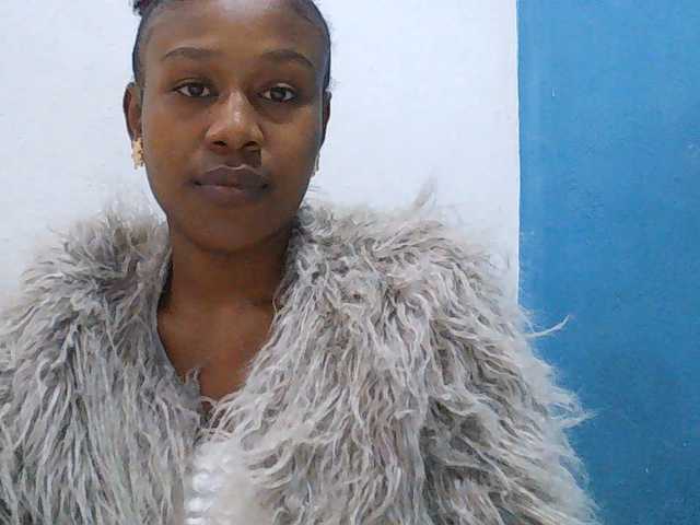 Zinah1 live cam on BongaCams
