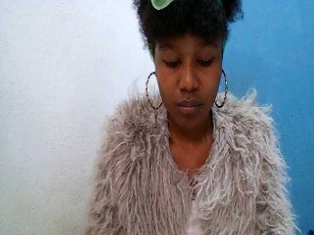 Zinah1 live webcam show