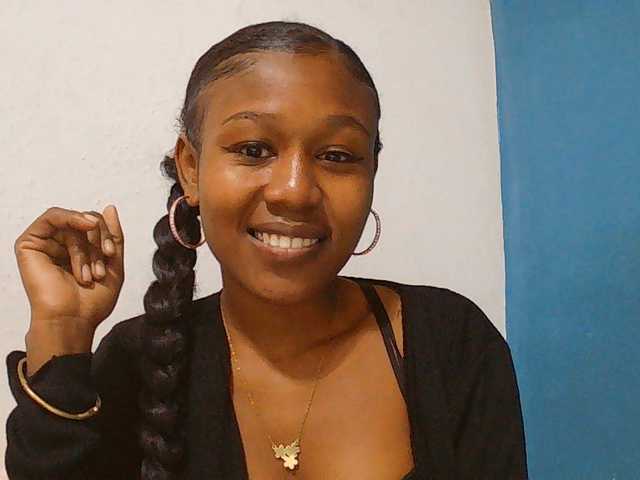 Zinah1 live cam on BongaCams
