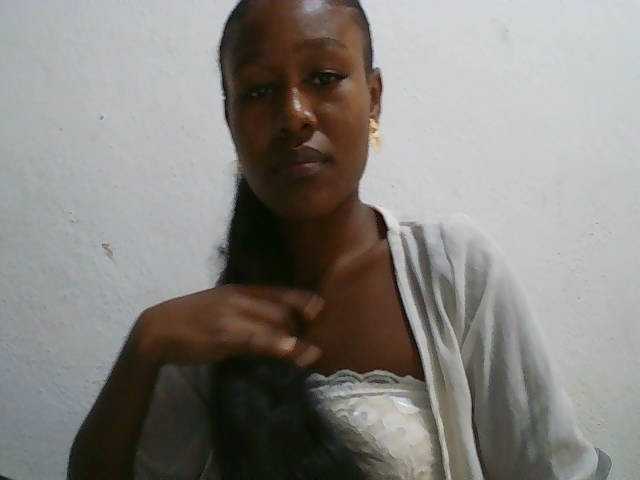 Zinah1 live cam on BongaCams