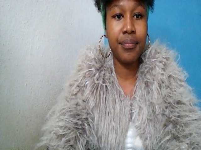 Zinah1 live cam on BongaCams