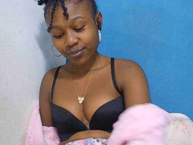 Zinah1 live webcam show