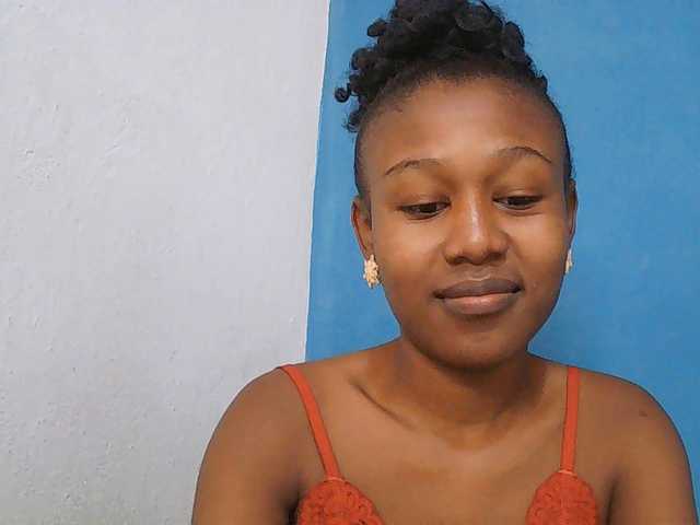 Zinah1 live webcam show