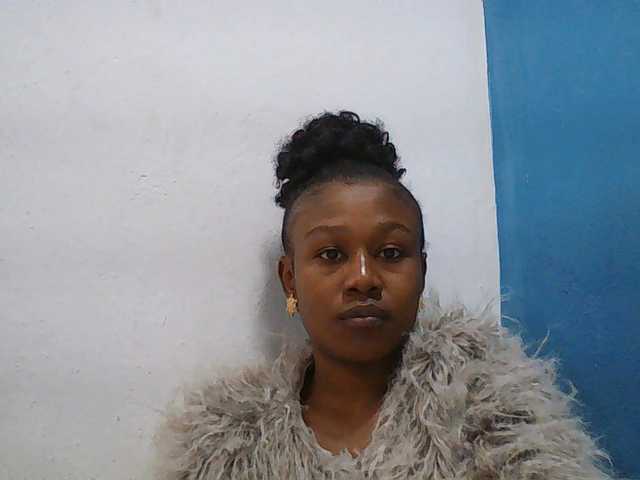 Zinah1 live cam on BongaCams