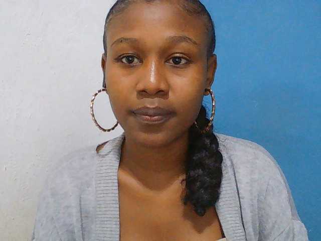Zinah1 live webcam show