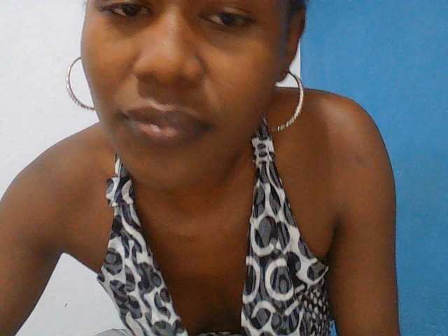Zinah1 live cam on BongaCams