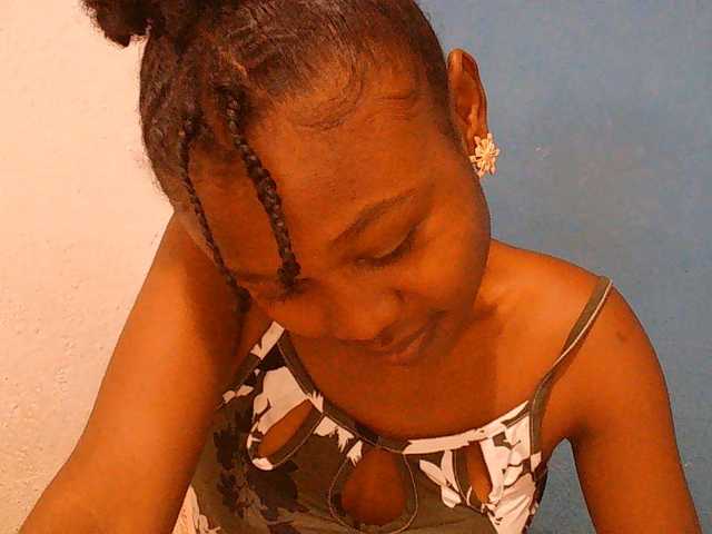 Zinah1 live cam on BongaCams