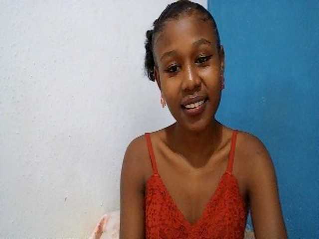 Zinah1 live cam on BongaCams