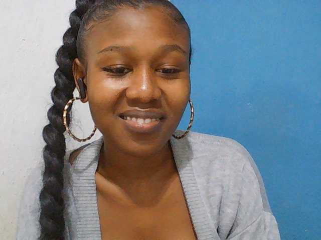 Zinah1 live webcam show