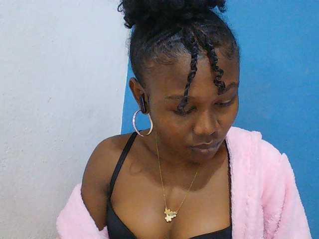 Zinah1 live webcam show