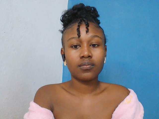 Zinah1 live webcam show