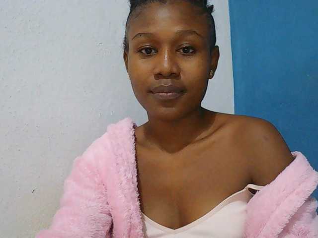 Zinah1 live webcam show