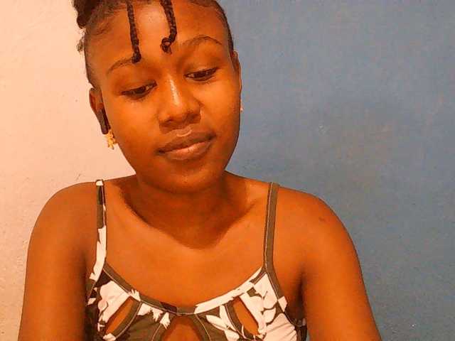 Zinah1 live cam on BongaCams